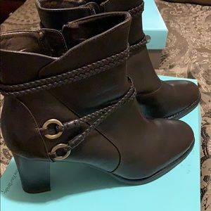 Women’s short boots